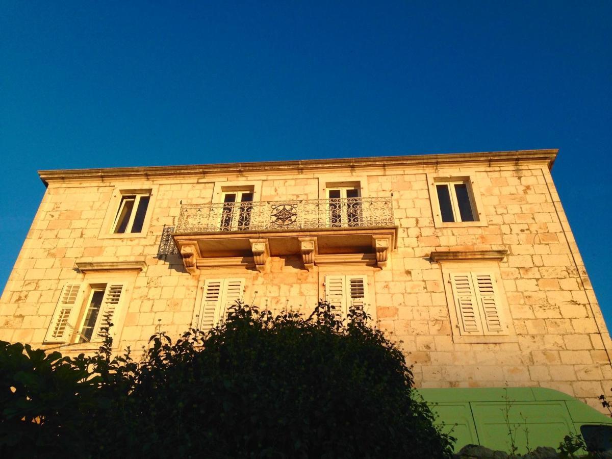 דירות מילנה Palazzo Di Toma מראה חיצוני תמונה